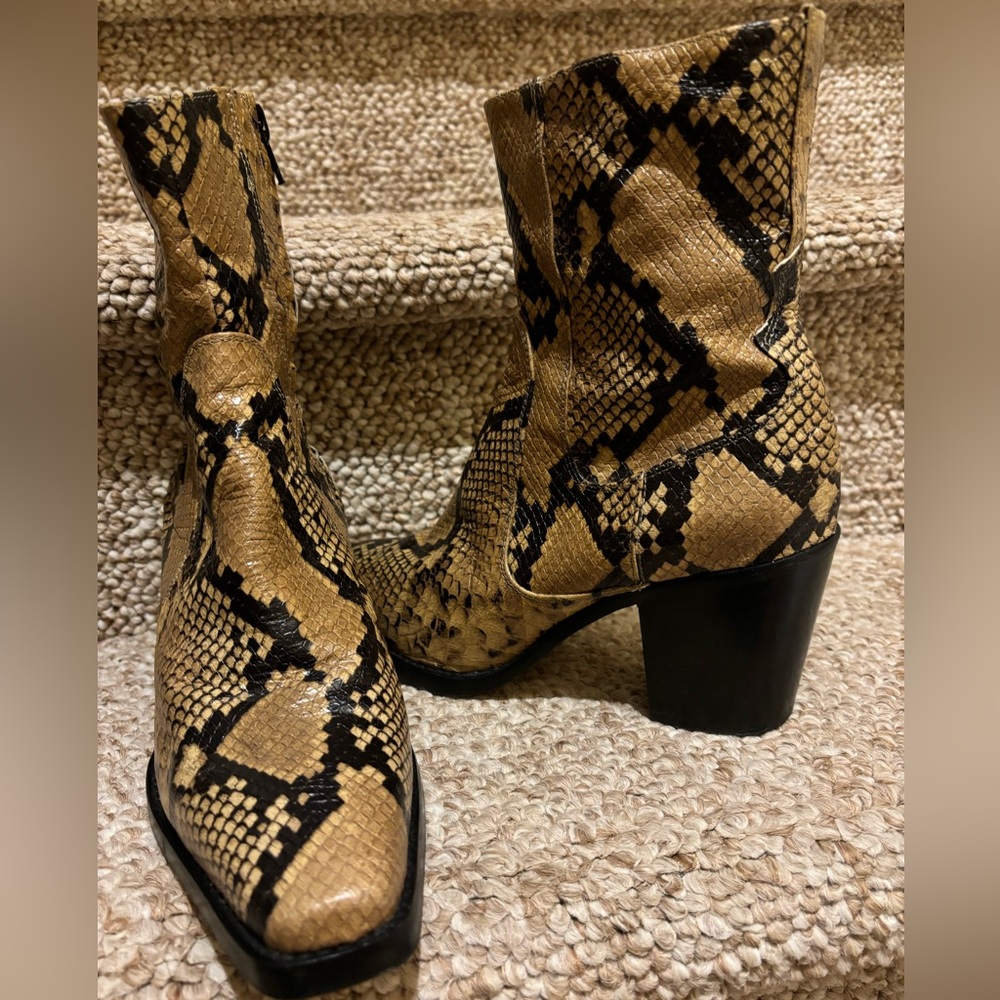 Zara Leather Brown Snakeskin
Animal Print Western Cowboy